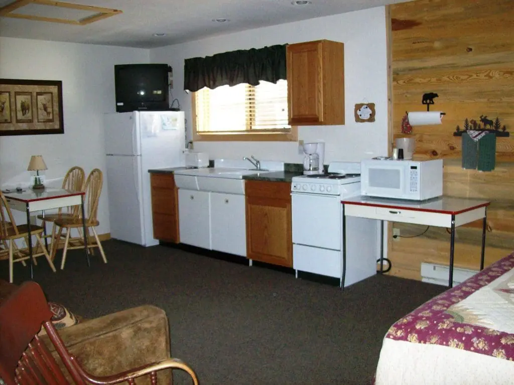 Medium Courtyard Cabin