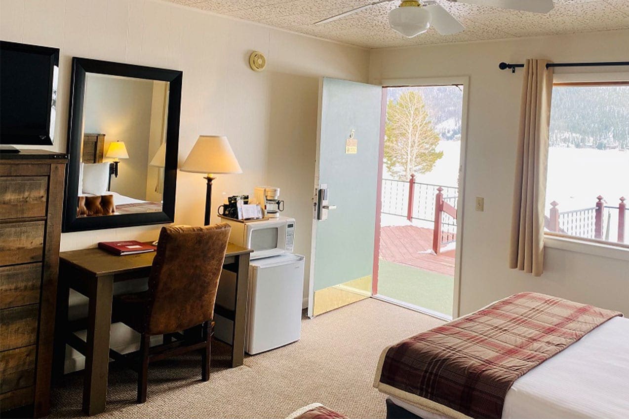 Queen/Double Lakeside Motel Room - Western Riviera